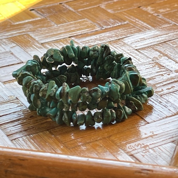Genuine vintage turquoise chip bracelet on memory wire - Picture 7 of 7